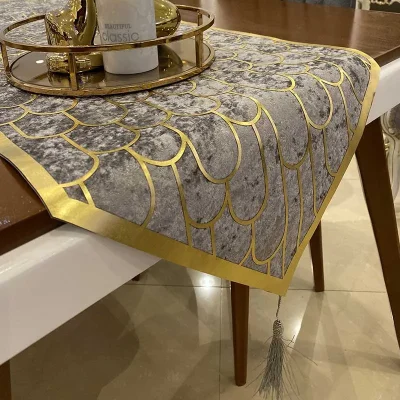 رانر طرح کسری مخمل طوسی ابروبادی چرم طلایی
