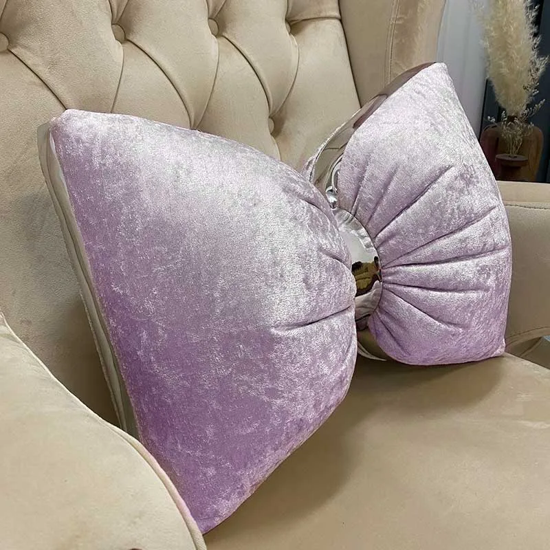 کوسن پاپیون سه بعدی مخمل صورتی ابروبادی شاین نوار نقره ای