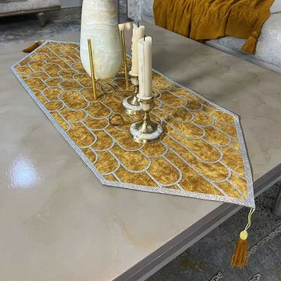 رانر طرح کسری مخمل خردلی ابروبادی چرم نقره ای اکلیلی