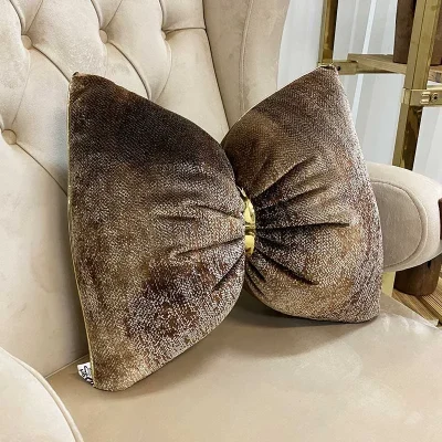 کوسن پاپیون طرح کهکشان مخمل نسکافه ای بژ