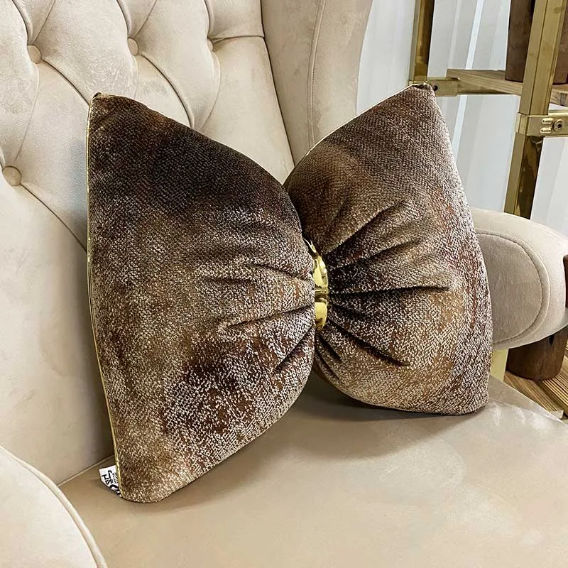 کوسن پاپیون طرح کهکشان مخمل نسکافه ای بژ