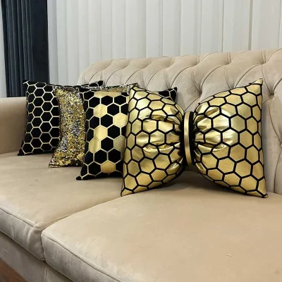 ست کوسن 4عددی طرح شانا مخمل مشکی چرم طلایی