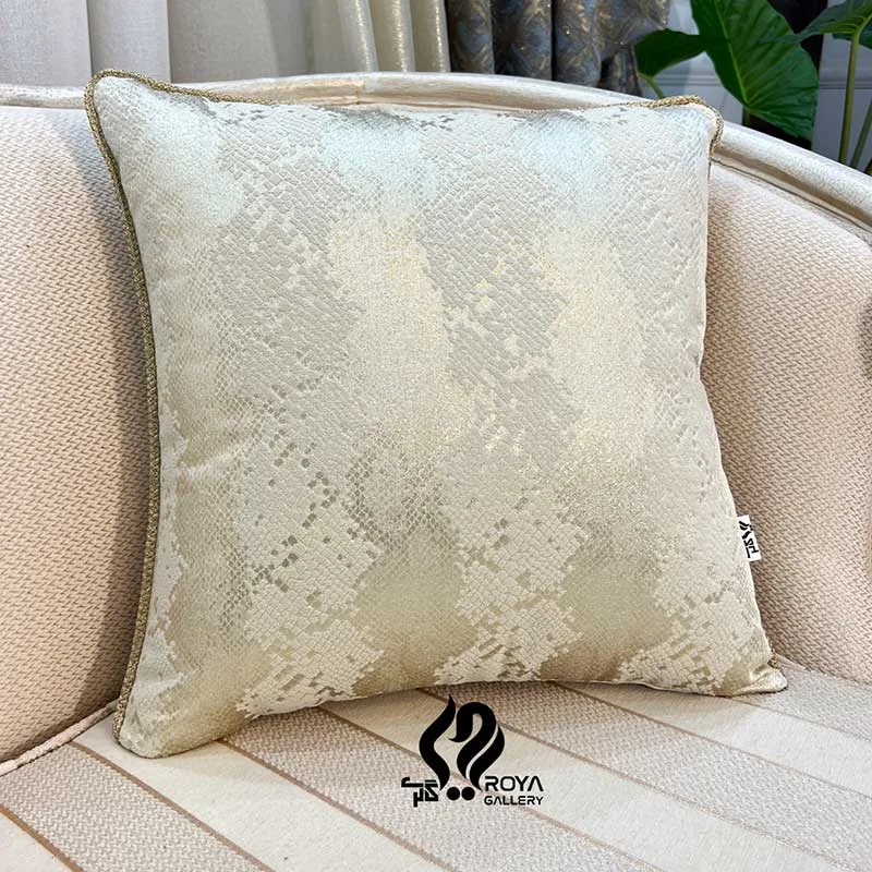 کوسن مربعی طرح ماریتا مخمل کرم طلایی پوست ماری کوسن مربعی طرح ماریتا مخمل کرم طلایی پوست ماری