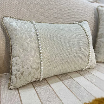 کوسن مستطیلی طرح ماریتا مخمل کرم طلایی