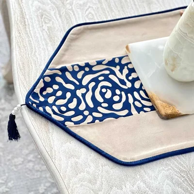 رانر طرح رز مخمل کرم نسکافه سورمه ای