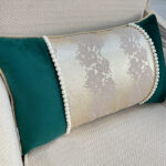 کوسن مستطیلی طرح پوست ماری ماریتا مخمل کرم نسکافه سبز